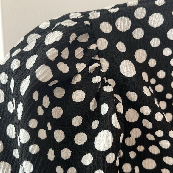 TOPSHOP Black and White, V Neck, Mini Tea Dress - Picture 6 of 9